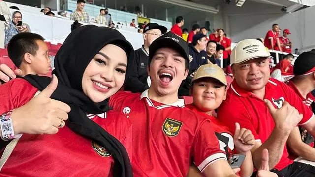 6 Gaya Artis Nonton FIFA Matchday Indonesia vs Argentina, Aurel Hermansyah hingga Donna Agnesia