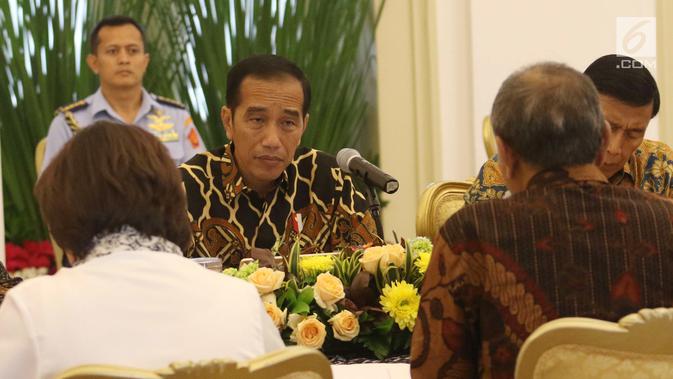 Presiden Joko Widodo saat melakukan pertemuan dengan pimpinan KPK di Istana Bogor, Jawa Barat, Rabu (4/7). Pertemuan tersebut untuk membahas Rancangan Kitab Undang-undang Hukum Pidana (RKUHP). (Liputan6.com/Angga Yuniar)