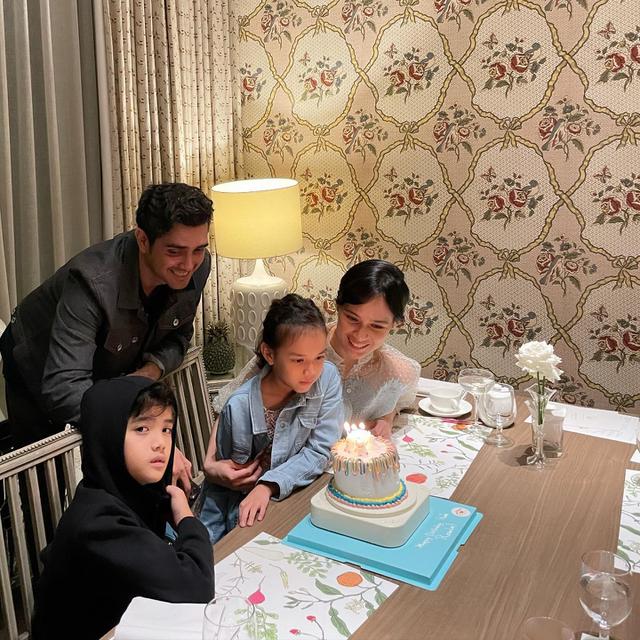 Genap Berusia 41 Tahun, Ini 7 Potret Lawas Renata Kusmanto yang Selalu Menawan