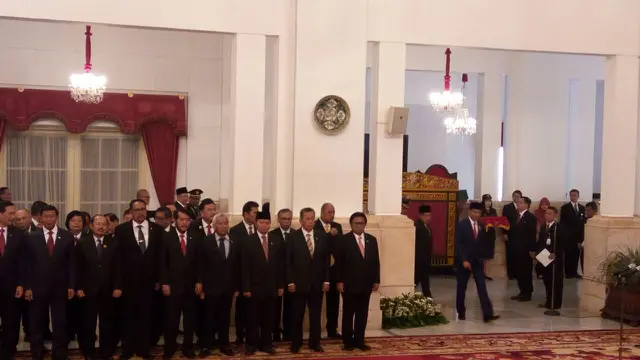 Hadiri Pelantikan, Oesman Sapta dan Wiranto Berdiri Berjauhan