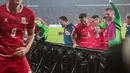 Pemain Timnas Indonesia Jordi Amat dan Maarten Paes melompat mendekati tribun suporter untuk merayakan kemenangan atas Thailand pada final FIFA ASEAN Cup 2026 di Stadion Utama Gelora Bung Karno (SUGBK), Jakarta, Senin (5/10/2026). (KLY/Budy Santoso)