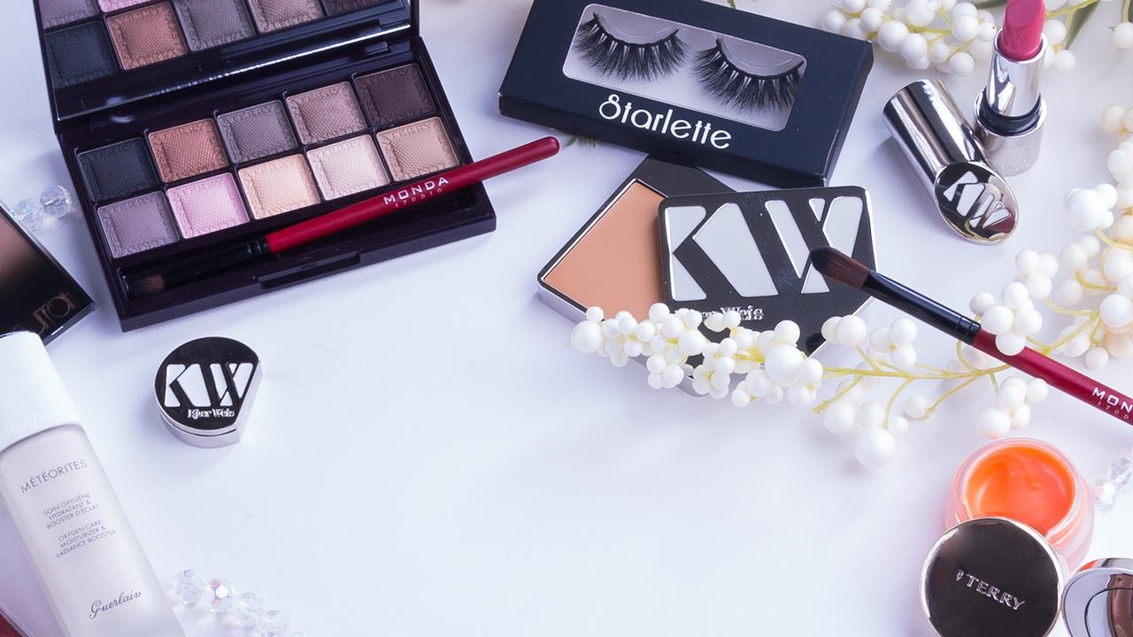 ilustrasi produk kecantikan - makeup