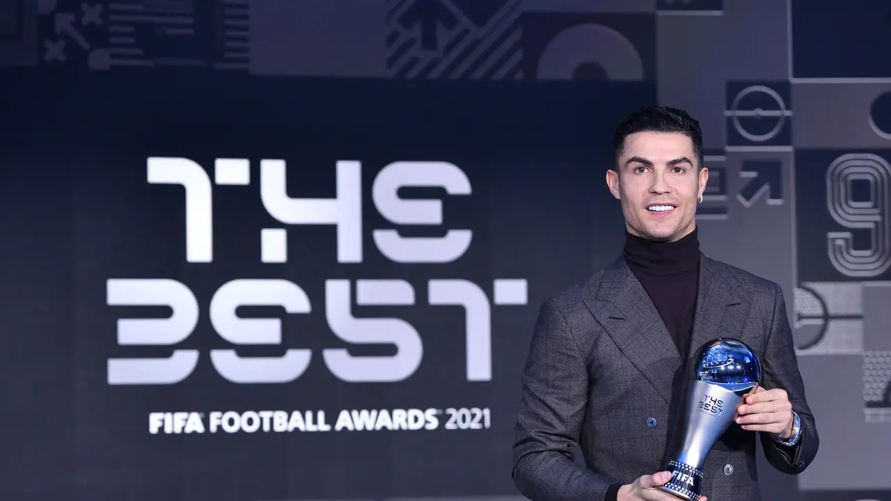 Cristiano Ronaldo Dapat Penghargaan Spesial dari FIFA