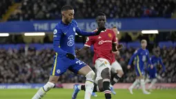 Chelsea langsung mengancam pertahanan Manchester United lewat Hakim Ziyech di menit ke-3. Namun upayanya masih mampu diredam David De Gea. (AP/Kirsty Wigglesworth)