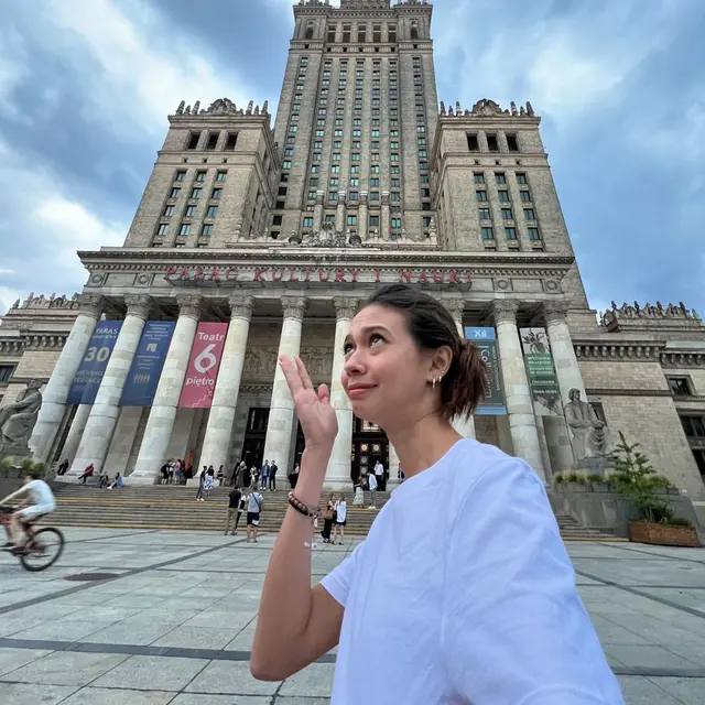 6 Potret Solo Traveling Yuki Kato ke Polandia, Nikmati Masa Lajang di Usia 29 Tahun