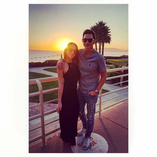 Mike Lewis dan Kekasih