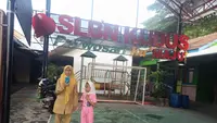 Jalan Pengabdian Nur, Ibu Guru Tunanetra Setiap Hari Tempuh 30 Km Demi Cerdaskan Siswa Disabilitas