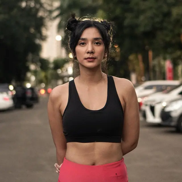 6 Potret Fanny Ghassani saat Berolahraga, Punya Tubuh Ideal di Usia 30 Tahun