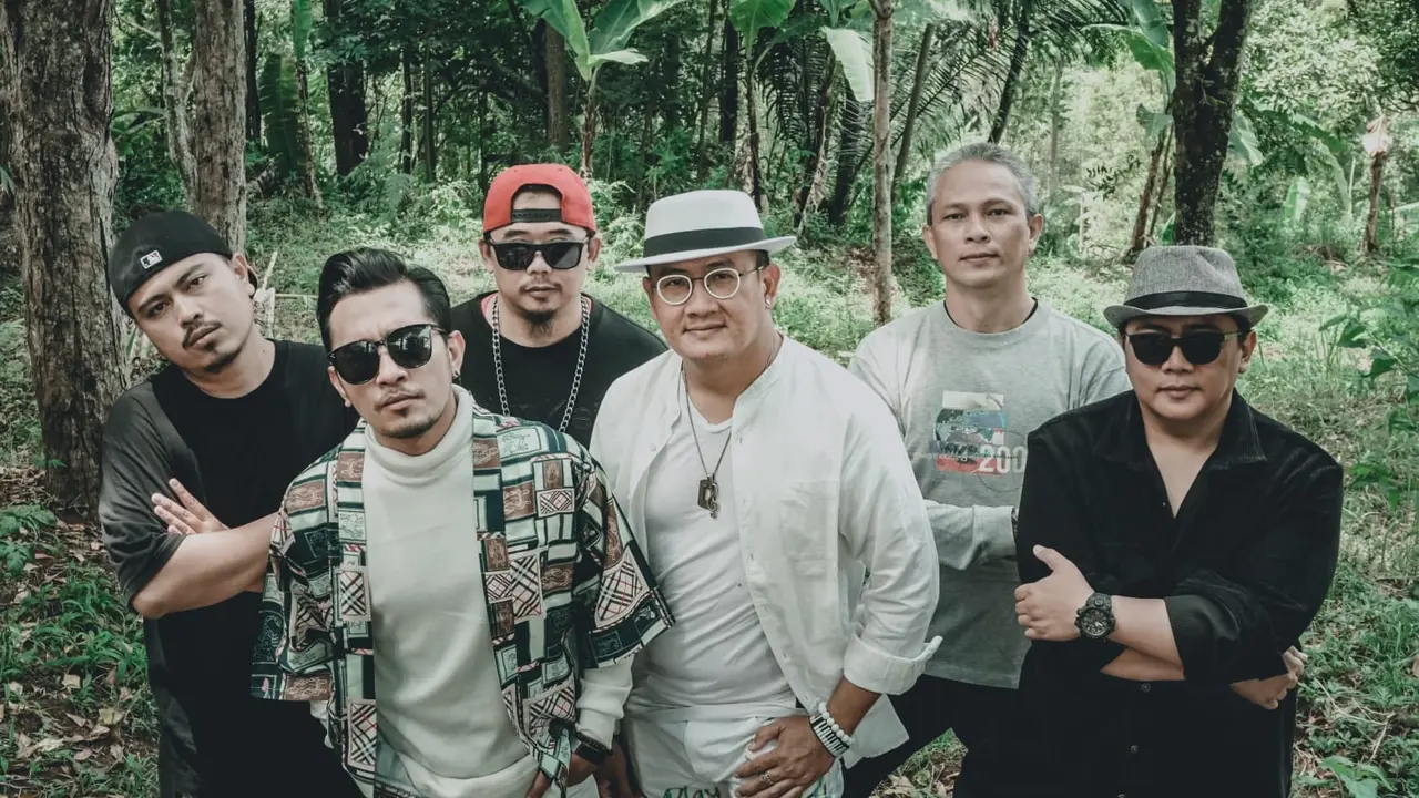 The Titans mencoba terus bermusik di tengah pandemi. Kali ini, giliran sang vokalis, Rezcky, yang menjajaki proyek kolaborasi.