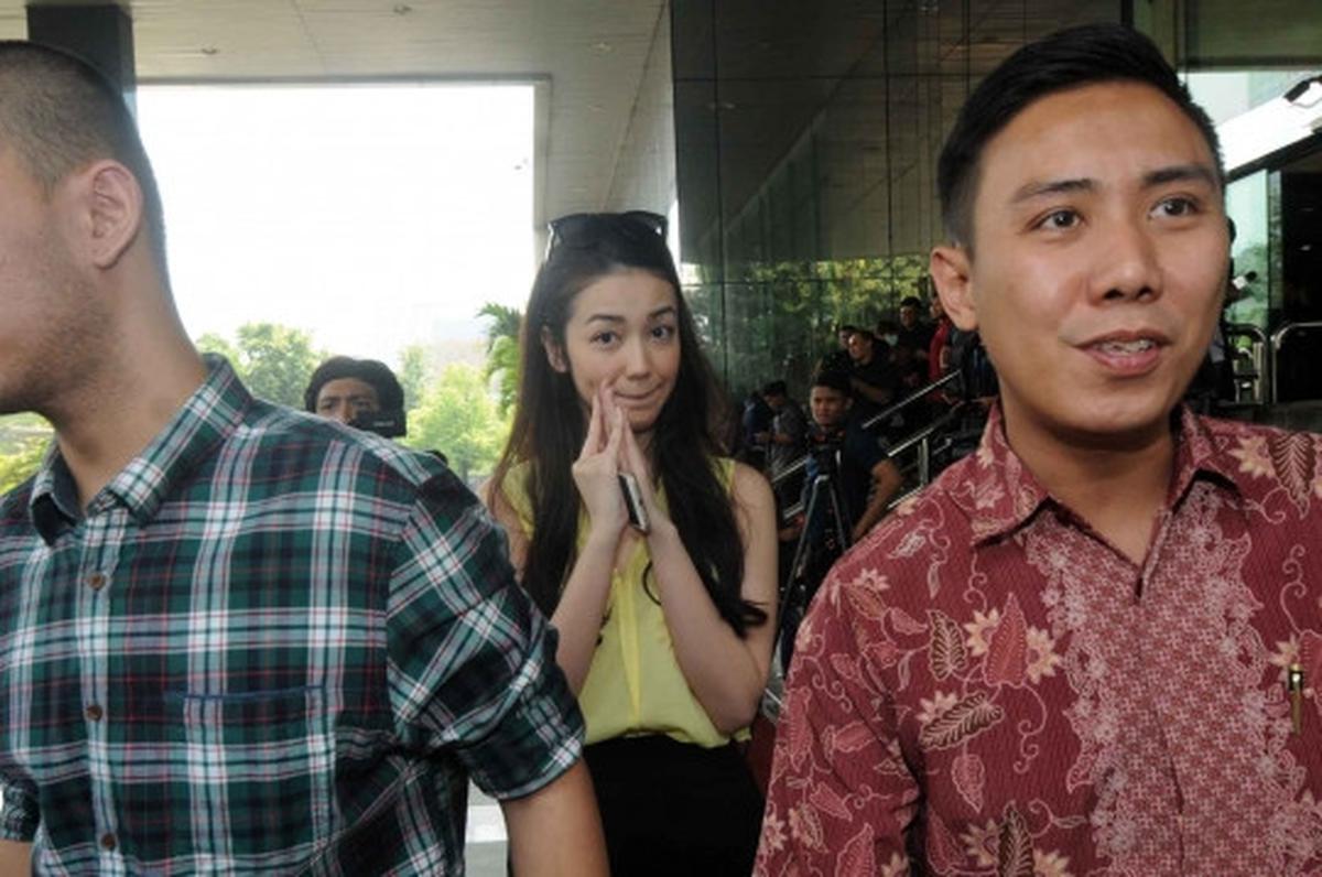 Datangi KPK, Velove Vexia minta izin jenguk OC Kaligis