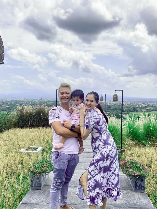 [Fimela] Eza Gionino dan Meiza Aulia Coritha