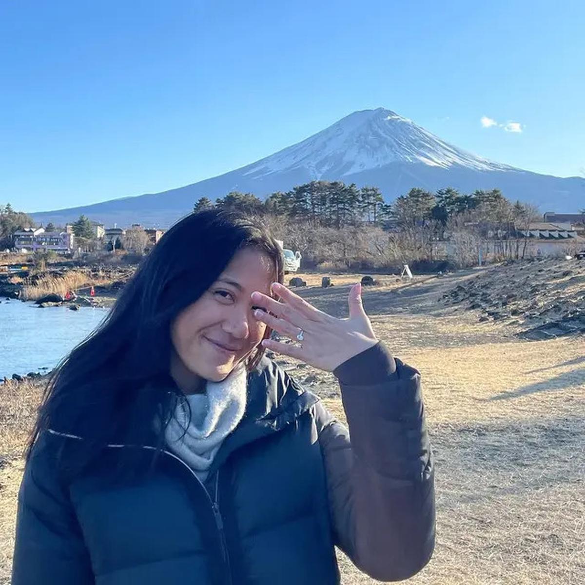 8 Potret Nadhif Basalamah Lamar Taska Amani Berlatar Gunung Fuji, Romantis