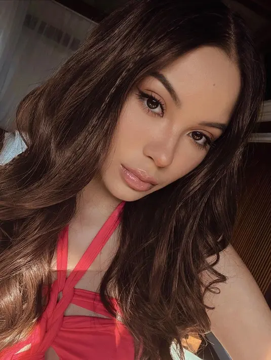 Meski dikabarkan sudah jomblo, Alyssa Daguise tak pernah kehilangan pesona. (FOTO: instagram.com/alyssadaguise/)