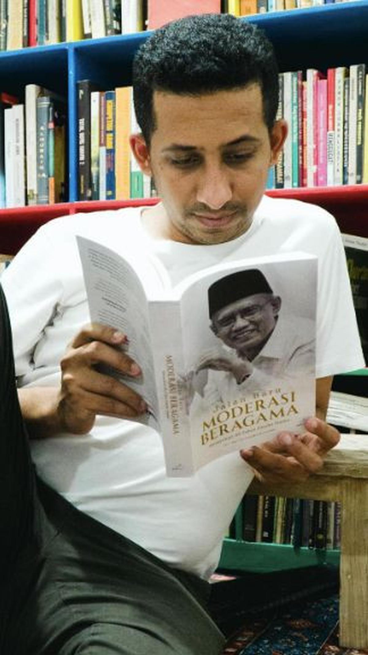 Berbicara tentang acara di bulan Ramadan, tentu tak bisa dilepaskan dari sosok Habib Industri, Habib Jafar. Laki-laki yang pernah hidup dan besar di Madura ini biasanya mengisi acara LOGIN yang tayang di Youtube milik Deddy Corbuzier. Selain itu Habib Jaf