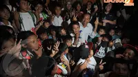Jokowi menyempatkan untuk bersenda gurau bersama ratusan siswa TK dan PAUD dari Rusunawa Marunda, Selasa (22/4/14). (Liputan6.com/Herman Zakharia)