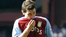 Aston Villa's player Gareth Barry during the match against Manchester City of the Barclays Premier League game at Villa Park in Birmingham on August 17, 2008. AFP PHOTO/IAN KINGTON