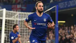 Gonzalo Higuain. Striker Argentina berusia 34 tahun ini didatangkan Chelsea dari Juventus pada tengah musim 2018/2019 dengan status pinjaman. Hanya bertahan hingga akhir musim 2018/2019 alias setengah musim, ia hanya tampil dalam 18 laga di semua ajang dengan torehan 5 gol. Saat ini ia tengah bermain di MLS bersama Inter Miami yang diperkuatnya sejak awal musim 2020/2021 usai dilepas Juventus. (AFP/Glyn Kirk)