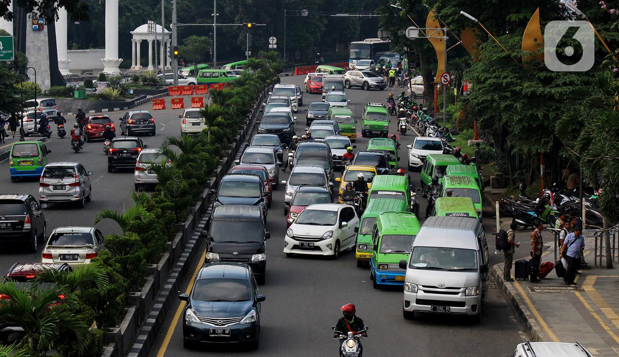 FOTO: Berhenti Sembarangan, Angkot Bikin Lalu Lintas Bogor ...