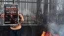 Aktivis Barisan Oposisi Indonesia (BOI) melakukan aksi unjuk rasa mendesak pembersihan dugaan mafia alat utama sistem persenjataan (alutsista) di depan Gedung Kompleks Parlemen, Jakarta, Kamis, 27 Agustus 2026. (KLY/ Arie Basuki)