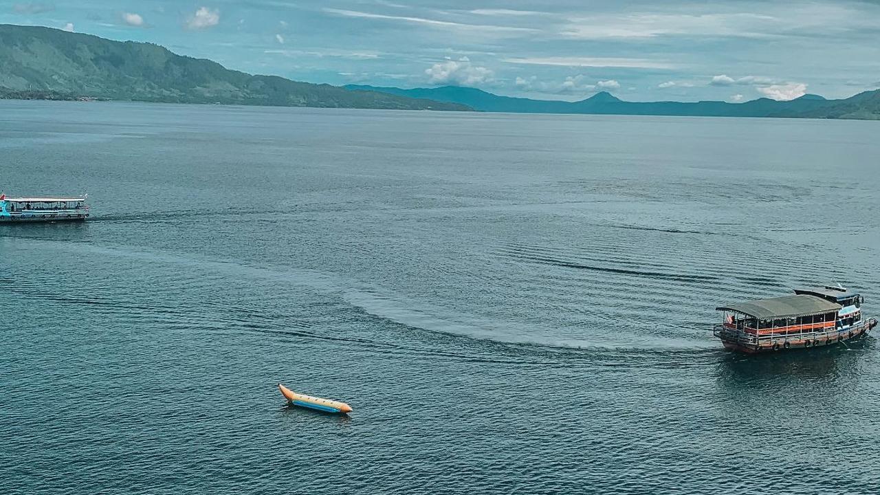 Cilacap adalah sebuah kabupaten yang terletak di Provinsi Jawa Tengah, Indonesia. Cilacap telah menjadi destinasi wisata yang menarik dengan pesona alamnya yang memukau, terutama bagi wisatawan lokal.