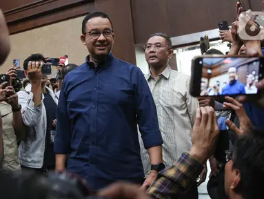 Gubernur DKI Jakarta periode 2017–2022 sekaligus mantan calon presiden pada Pilpres 2024, Anies Baswedan memasuki ruang sidang pada Pengadilan Tindak Pidana Korupsi (Tipikor), Jakarta, Kamis (6/3/2025). (Liputan6.com/Angga Yuniar)