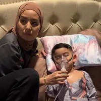 Tya Ariestya bingung anaknya demam (Instagram/tya_ariestya)