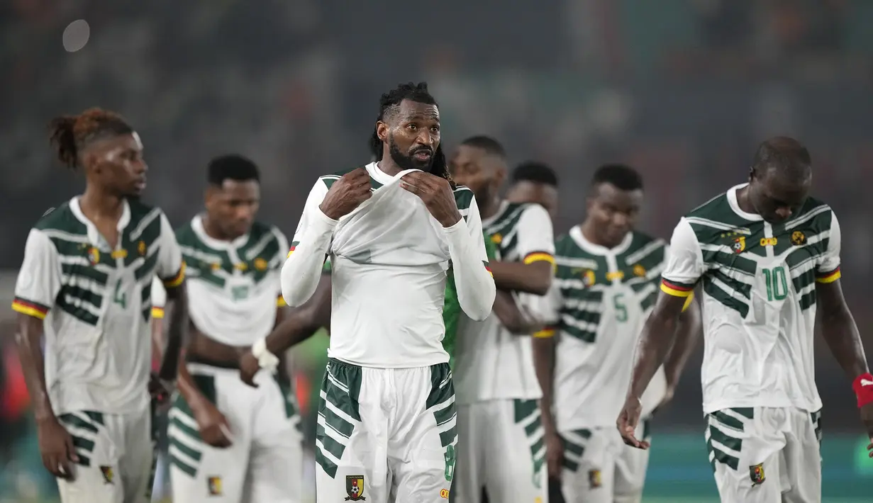 Kamerun sempat tampil mengejutkan saat Piala Dunia 2022 saat berhasil mengalahkan Brasil dengan skor 1-0. Meskipun begitu, mereka gagal mentas ke fase gugur setelah menempati urutan ketiga dengan raihan 4 poin. Hal itu juga dialami skuad berjuluk Indomitable Lions di Piala Afrika 2023. Langkah mereka hanya sampai di babak 16 besar usai dihentikan Nigeria. (AP Photo/Sunday Alamba)