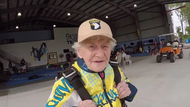 Lansia Skydiving
