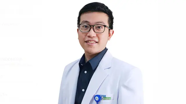 dokter spesialis penyakit dalam dari RS Siloam MRCCC Semanggi, Randy Adiwinata