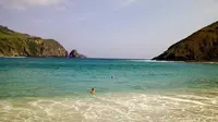 Seperti apa keindahan Pantai Mawun di Nusa Tenggara Barat?