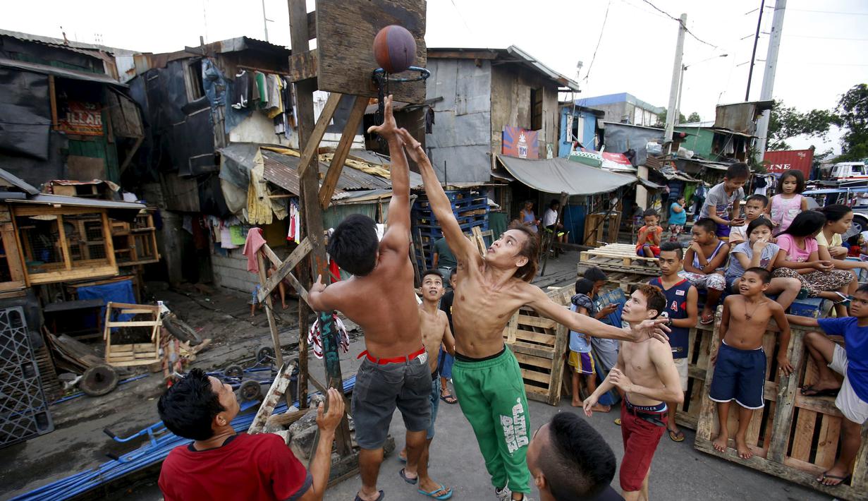 Basket menjadi permainan yang sangat populer dimainkan di Filipina. (REUTERS/Erik De Castro)