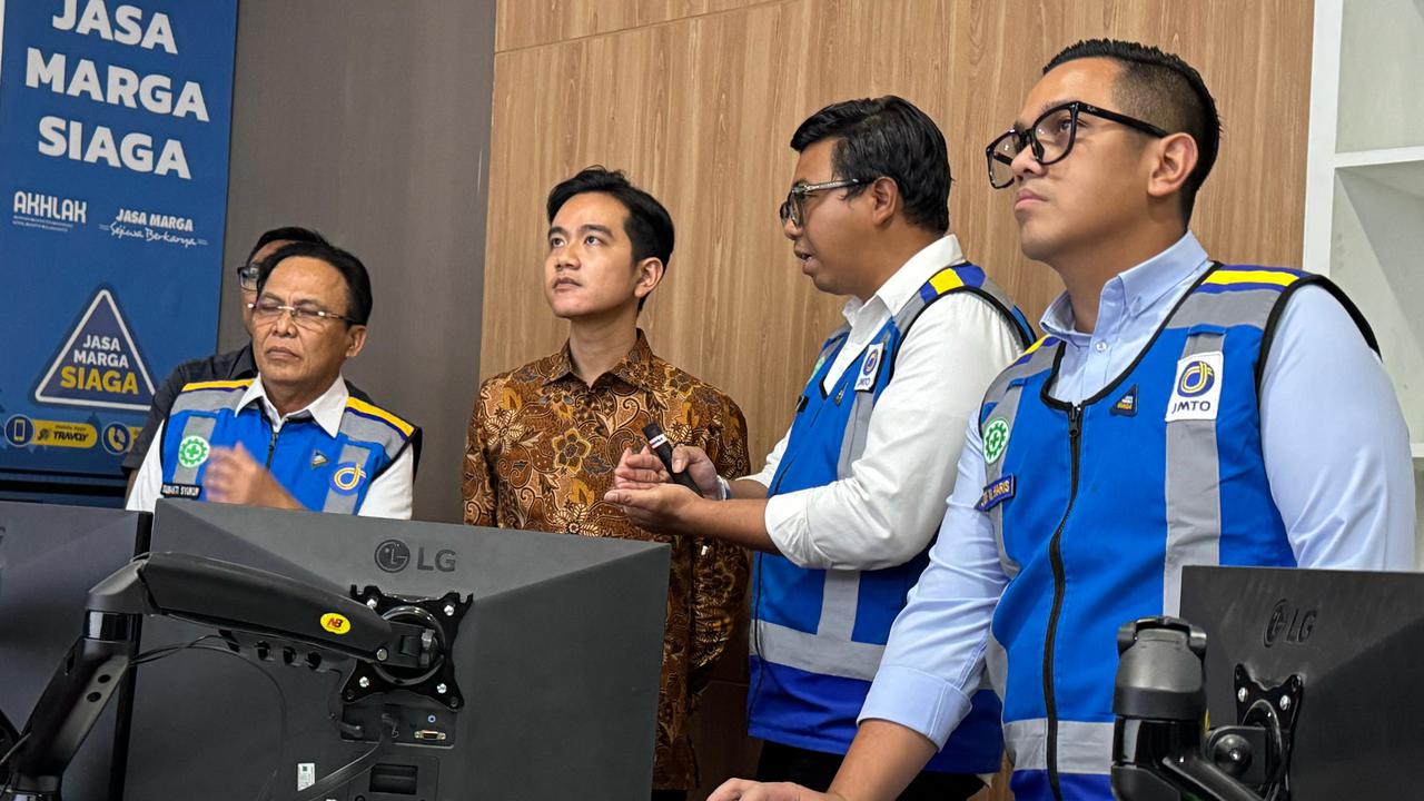 Gibran Tinjau Puncak Arus Balik Lebaran 2025 di Jasa Marga Toll Road Command Center