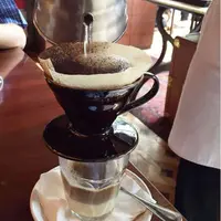 Begini cara penyajian kopi fenomenal di kafe Olivier.