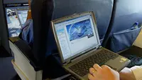 Ilustrasi larangan laptop pada penerbangan AS. (AP)