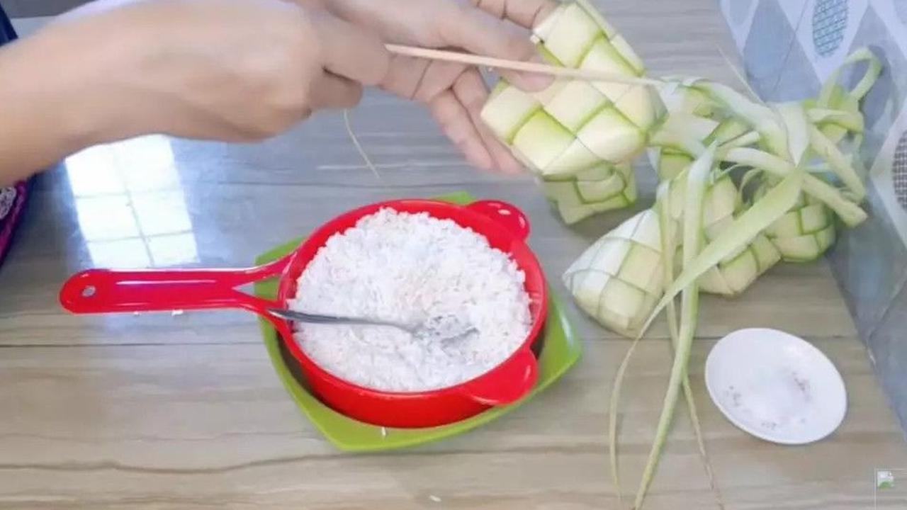 Metode Membuat Ketupat yang Hemat Gas