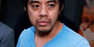 Musisi Martin Carter melaporkan rumah karaoke Inul Vista milik Inul Daratista, Diva Karaoke milik Rossa, Happy Puppy, dan NAV terkait kasus penggunaan karya cipta tanpa izin. (Wimbarsana/Bintang.com)