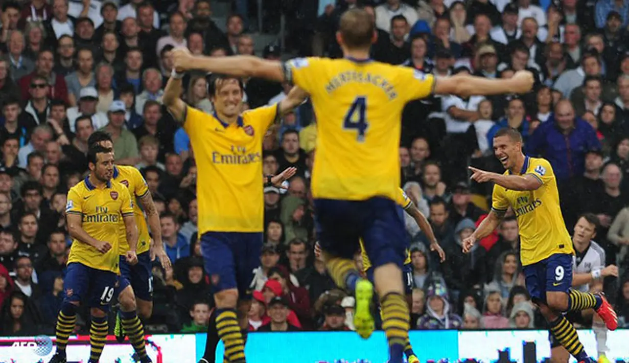 Arsenal berhasil memenangkan pertandingan dengan skor 1 - 3 pada pertandingan Liga Inggris antara Fulham melawan Arsenal di Stadion Craven Cottage, London Sabtu 24 Agustus 2013. (AFP/Carl Court)