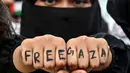 Dalam aksinya, pengunjuk rasa juga menyatakan solidaritasnya terhadap warga Palestina di Gaza. (Asif HASSAN/AFP)