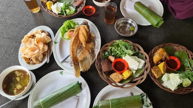 4. Rumah Makan Riung Panyileukan