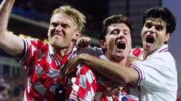 Pada matchday pertama di fase Grup H, Kroasia mampu menang 3-1 atas Jamaika (14/6/1998). Davor Suker mencetak gol pamungkas dalam laga tersebut pada menit ke-69, melengkapi dua gol dari Mario Stanic (27') dan Robert Prosinecki (53'). (AFP/Olivier Morin)