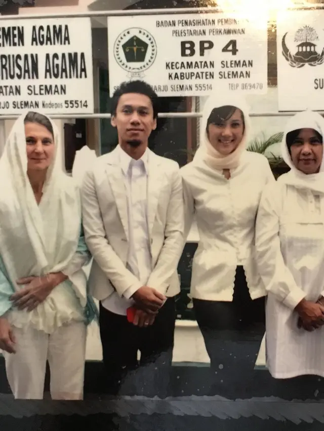 6 Potret Lawas Kebersamaan Eross Candra dan Istri, Sederhana Menikah di KUA