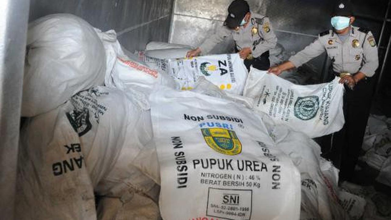Gudang pengoplosan pupuk bersubsidi digerebek Polisi