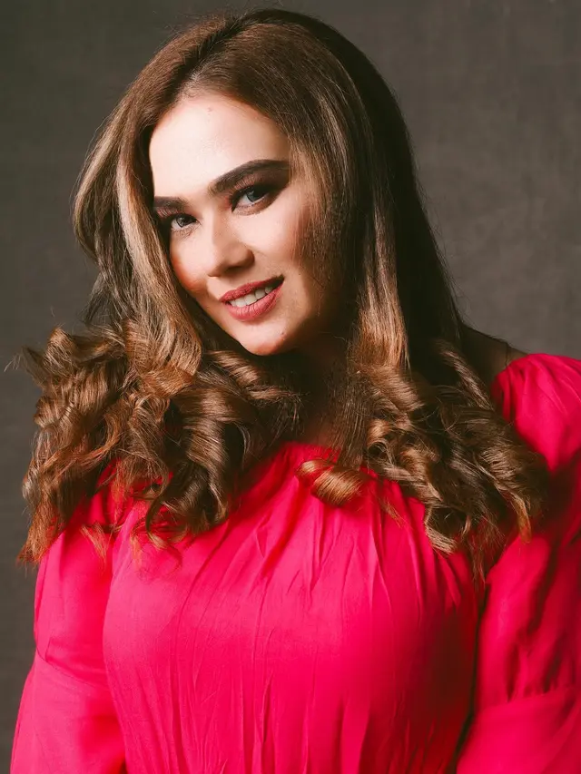 Kembali Berkarya, Ini 7 Pemotretan Terbaru Cathrine Wilson yang Tampil Menawan