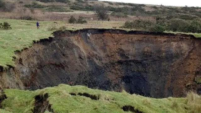 ilustrasi sinkhole