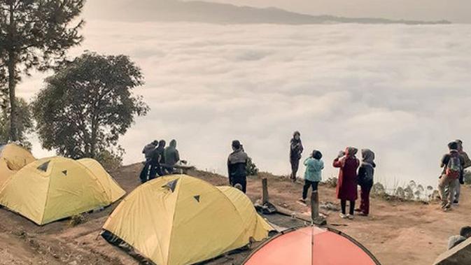 Penampakan Bak Negeri Di Atas Awan Dari Puncak Gunung Putri
