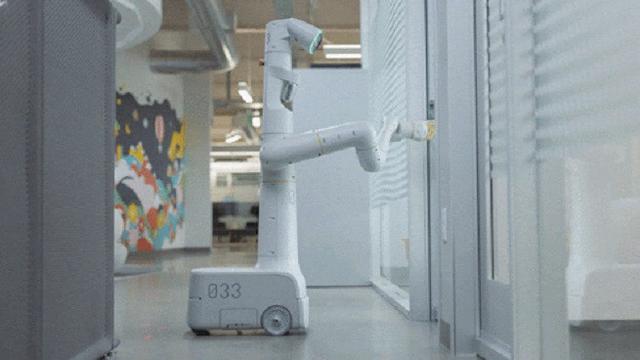 <span>Prototipe robot Alphabet, yang diciptakan tim Everyday Robots di laboratorium X, dan dipekerjakan di kantor Google (Dok. X)</span>
