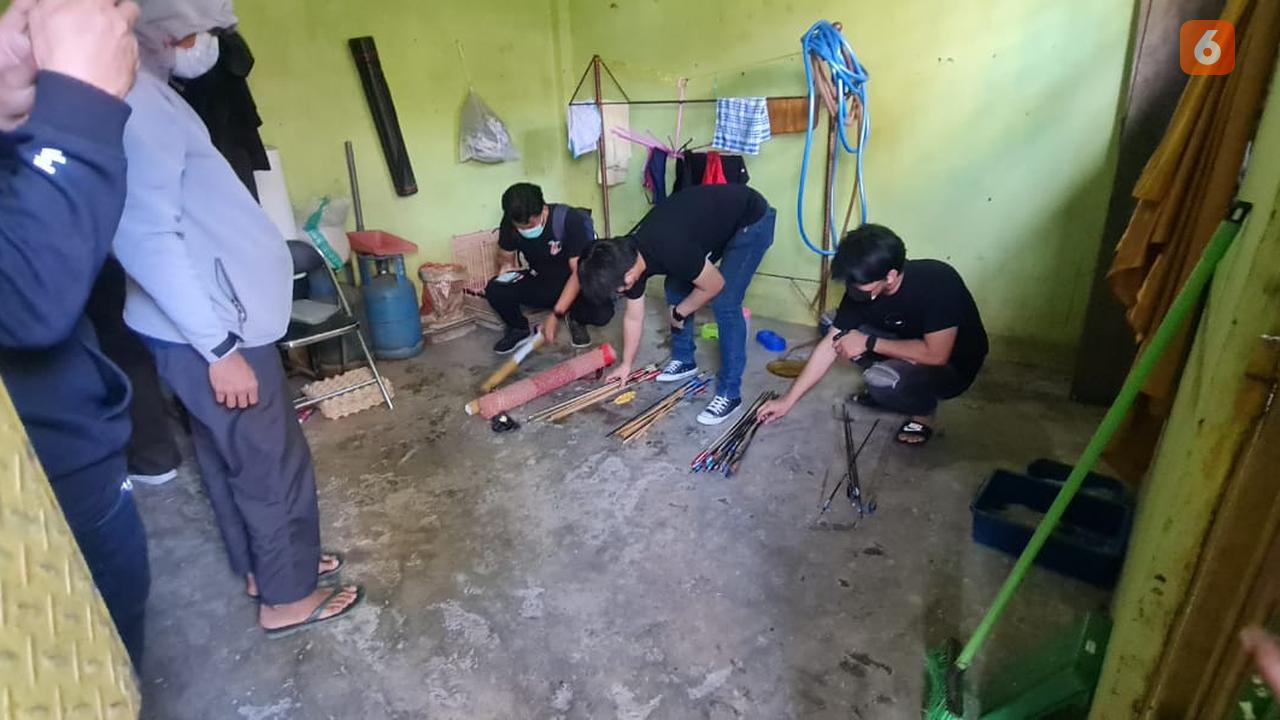 Penggeldahan rumah terduga teroris di Makassar (Liputan6.com/Istimewa)