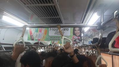 KRL Bogor-Jakarta Kota Kembali Normal, Penumpang Masih Penuh