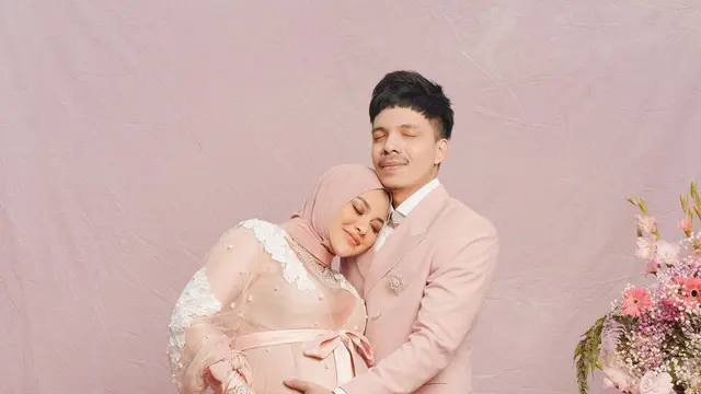 Artis Ini Melahirkan di Tanggal Cantik