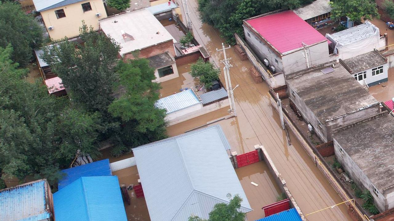 Kantor berita resmi Xinhua menyebut, sekitar 125.000 warga Zhuozhou dari daerah berisiko tinggi telah dipindahkan ke tempat penampungan.